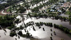 Mii de persoane din Australia ar putea fi evacuate din cauza inundaţiilor - FOTO