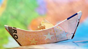 Guvernatorul băncii centrale dintr-un stat membru al UE: Trebuie să admitem că euro a fost o greşeală