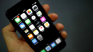 Cea mai recentă versiune de iOS are o eroare care îi înnebuneşte pe utilizatori. Ce se întâmplă cu dispozitivele iPhone