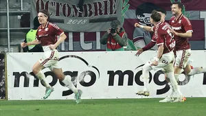 Cătălin Vulturar, mijlocașul echipei Rapid, operat la umăr după accidentarea din meciul cu U Cluj