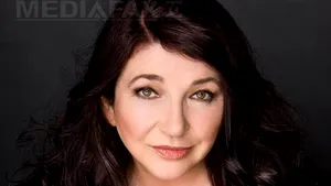 Record mondial: Kate Bush, prima cântăreaţă din istorie prezentă în topul britanic cu 8 albume în acelaşi timp