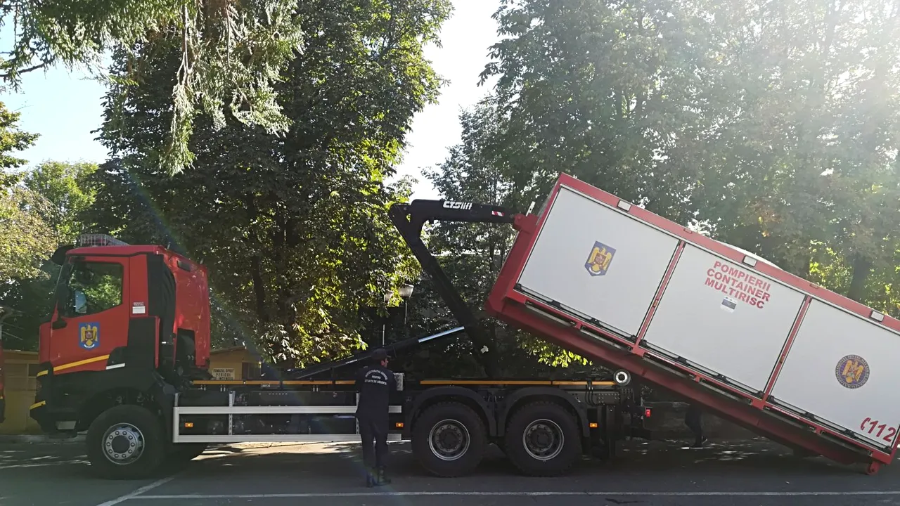 FOTO | Ce aparate conţine singurul Container Multirisc din Iaşi, pentru intervenţii la dezastre în zona Moldovei