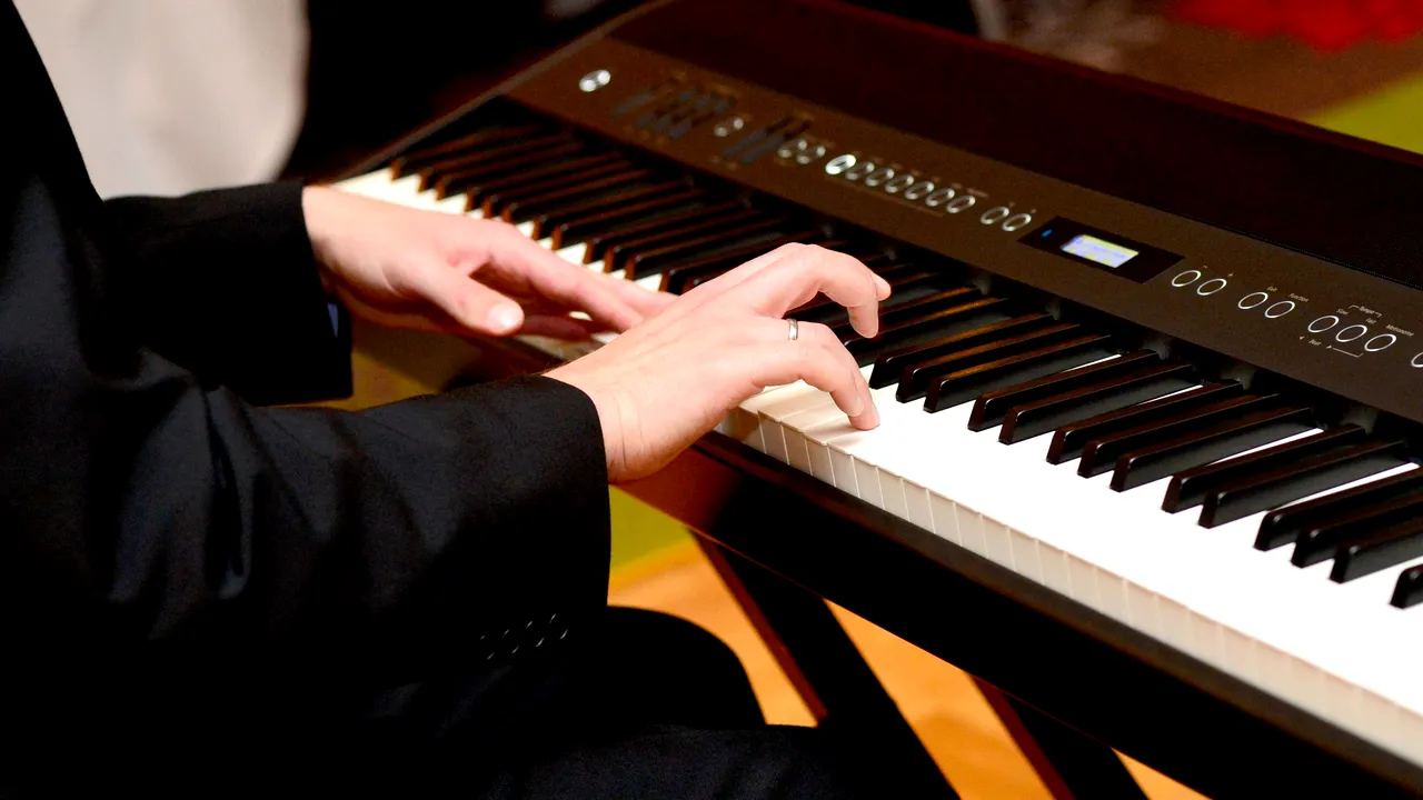 Studiu: Practicarea unui instrument muzical în copilărie, minte mai ascuţită la bătrâneţe 