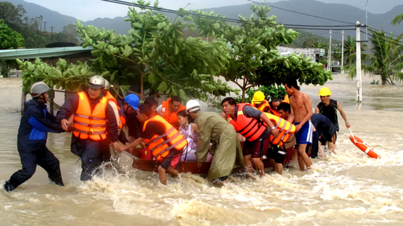 Cel puţin 107 morţi şi 11 dispăruţi în Vietnam după furtuna tropicală Mirinae - GALERIE FOTO