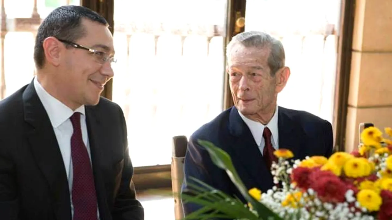 Fotografie cu premierul şi Regele Mihai stând la masă, la Săvârşin. Ponta: 