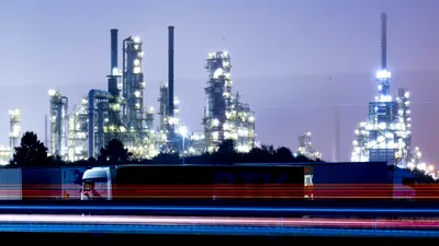 EXTERNE Rafinăria Ras Tanura, lovită de un proiectil necunoscut