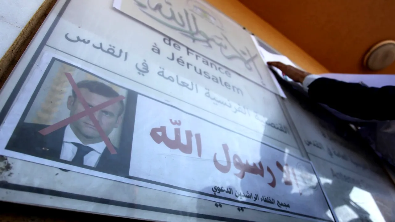 Palestinienii protestează faţă de Franţa 