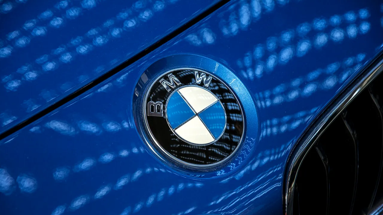 Directorul BMW este împotriva unei strategii exclusiv electrice 