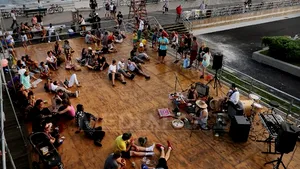 STUDIU: Un profesor a găsit formula matematică ce defineşte hipsterul