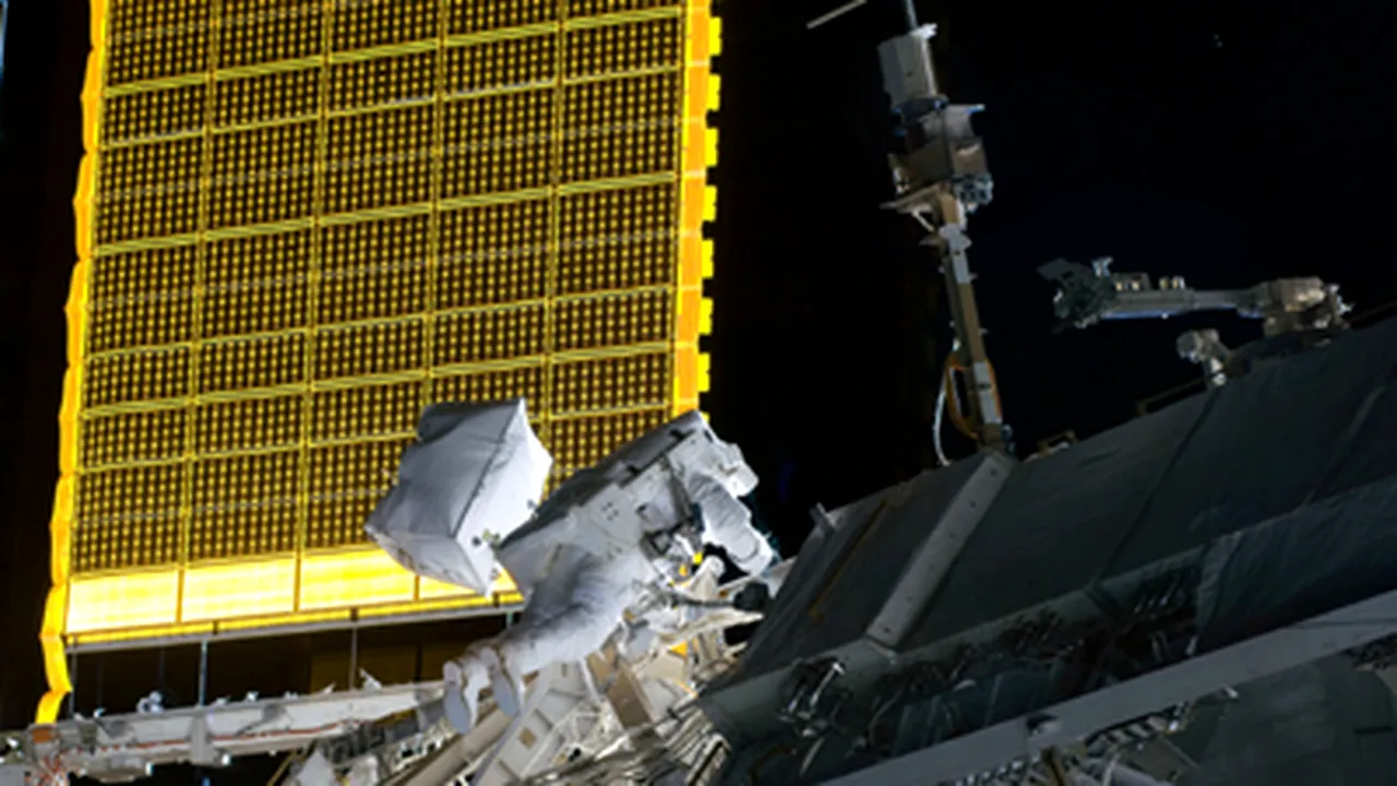 Astronauţii de pe Endeavour au finalizat cu succes ultima ieşire în spaţiu
