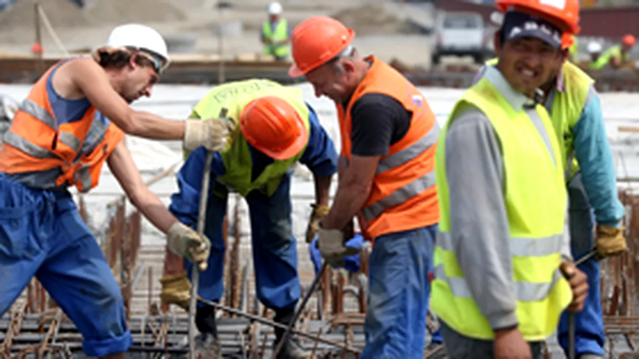 FMI: Declinul sectorului construcţiilor ar provoca o 