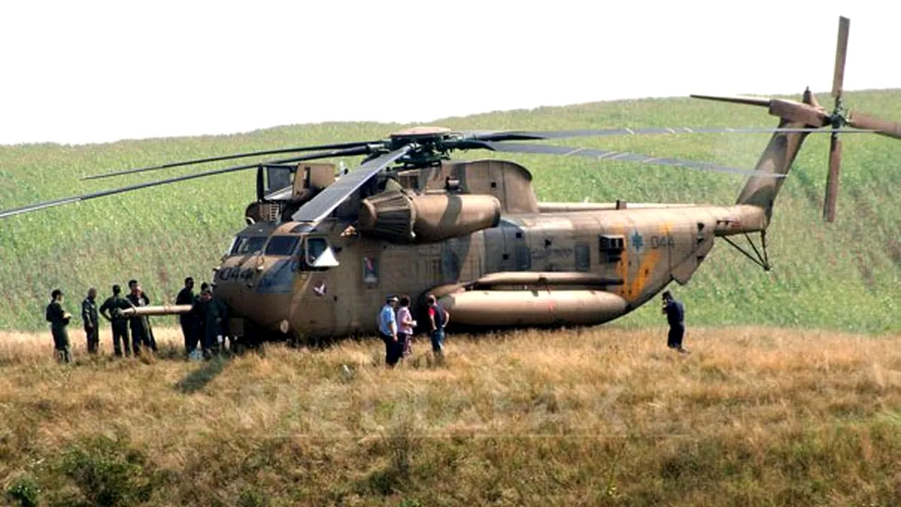 Elicopterul israelien care a aterizat de urgenţă în urma unei defecţiuni a decolat