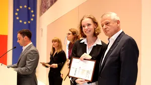 Elevii bucureşteni clasaţi pe primele locuri la olimpiade, premiaţi cu tabere de Primăria Capitalei - FOTO