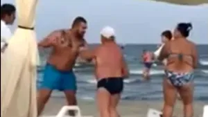 Tânărul filmat în timp ce scuipa şi bătea o femeie pe plajă în Mamaia, ridicat pentru tentativă de omor într-un alt dosar - VIDEO