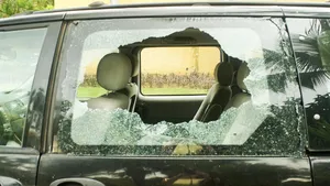 Copil de 2 ani, scos dintr-o maşină în Sălaj, după ce a rămas blocat înăuntru