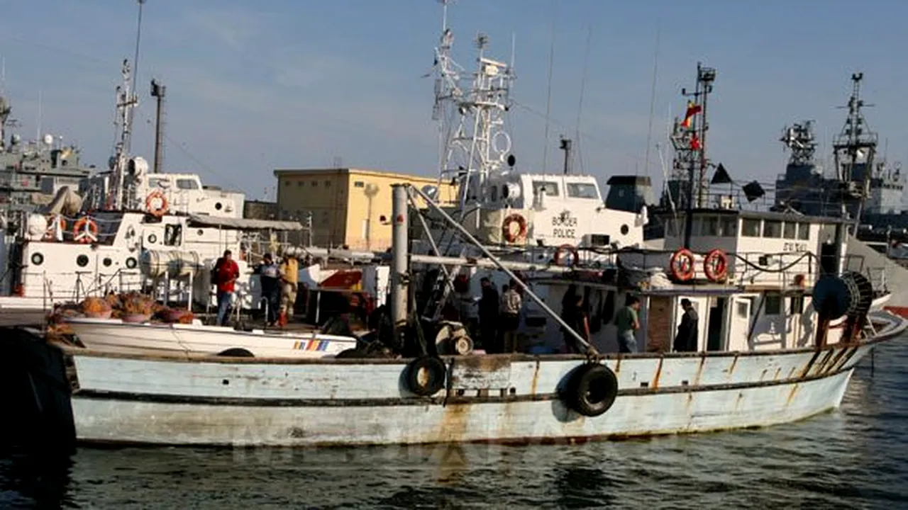 Pescadorul căutat de câteva ore în Marea Neagră a fost reperat de un elicopter al unei firme private - VIDEO