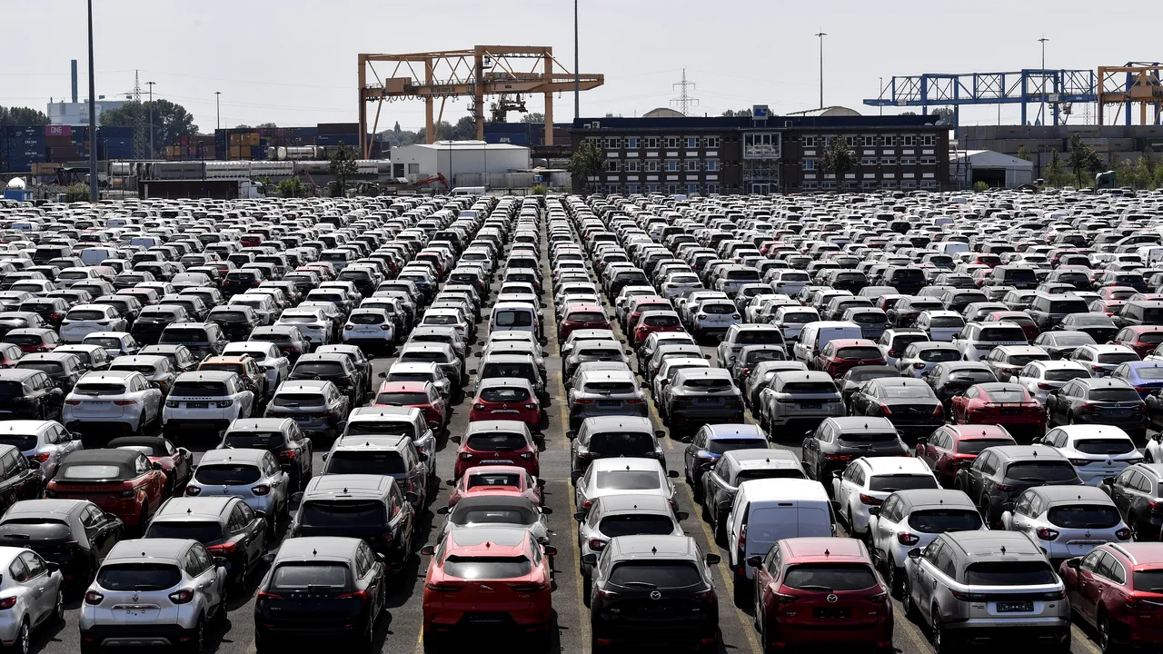 Victorie pentru industria auto germană. Comisia Europeană şi Germania ajung la un acord în disputa privind interzicerea motoarelor cu ardere internă
