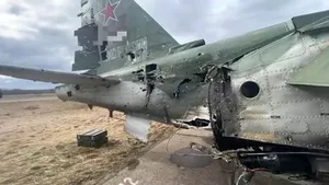 Ruşii recunosc că au pierdut un avion Su-25 în valoare de 11 milioane de dolari şi îi arată rămăşiţele

