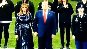 VIDEO. Gestul neaşteptat făcut de Melania Trump atunci când soţul ei a luat-o de mână. Nu este prima dată când se întâmplă