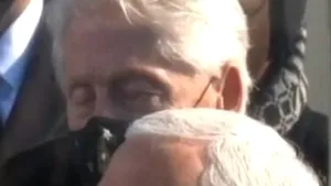 VIDEO Bill Clinton a fost surpins dormind în timpul discursului lui Joe Biden