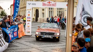 Mașini de epocă, la paradă prin mai multe localități din județul Sibiu