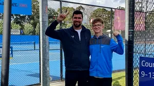 Povestea de film a lui Radu Turcanu, juniorul român de la Australian Open / Tânărul şi-a învins destinul: a fost diagnosticat cu epilepsie, suferă de discromatopsie şi evoluează cu ochelari