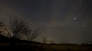 O misterioasă ploaie de meteoriţi va avea loc în acest weekend