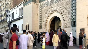 Un exemplar al Coranului a fost furat dintr-o moschee din Franța pentru a fi incendiat