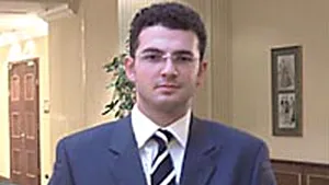 Tinerii PDL i-au arătat lui Boza cartonaşe roşii, în timpul discursului
