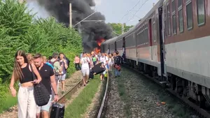 Un tren care circula de la Praga la Budapesta s-a ciocnit cu un autobuz în Slovacia: cel puţin şase morţi şi cinci răniţi