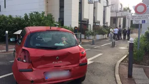 ALERTĂ în Franţa: Un individ a încercat să lovească musulmani cu un vehicul, în faţa unei moschei din Paris