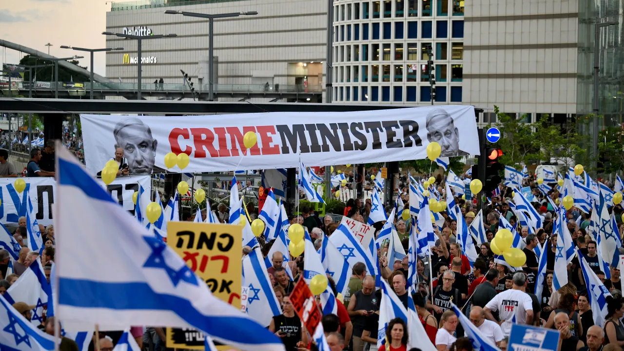 Protestatarii israelieni care cer un acord cu Hamas pentru eliberarea ostaticilor blochează drumurile