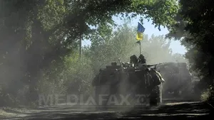 Situaţie inedită: Un client OTP din Ucraina s-a prezentat la sediul băncii într-un tanc