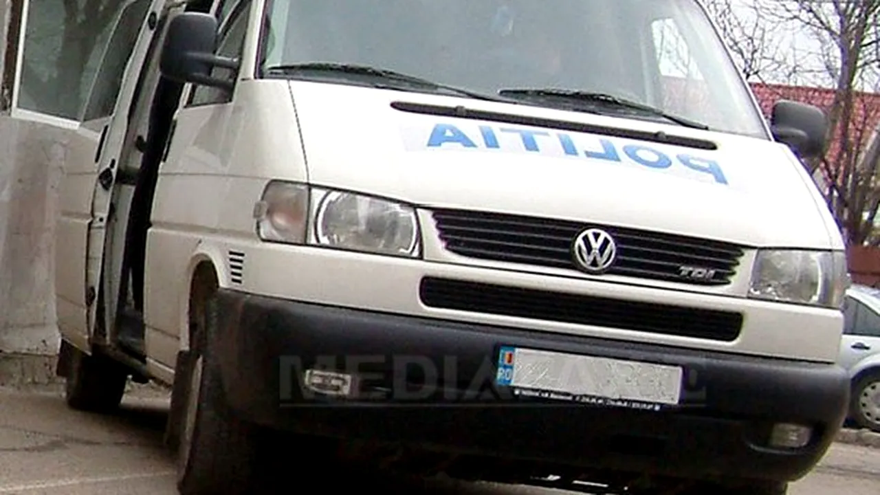 Trei persoane, reţinute după ce ar fi jefuit un francez şi ar fi răpit o prostituată