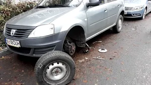 Zeci de maşini vandalizate în Craiova. Poliţia a deschis o anchetă. VIDEO