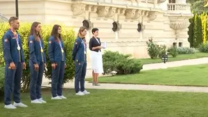 VIDEO Sportivii români medaliaţi la Jocurile Olimpice, decoraţi de preşedintele Iohannis 