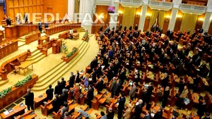 Deputaţii şi senatorii au ţinut un moment de reculegere în memoria lui Nelson Mandela