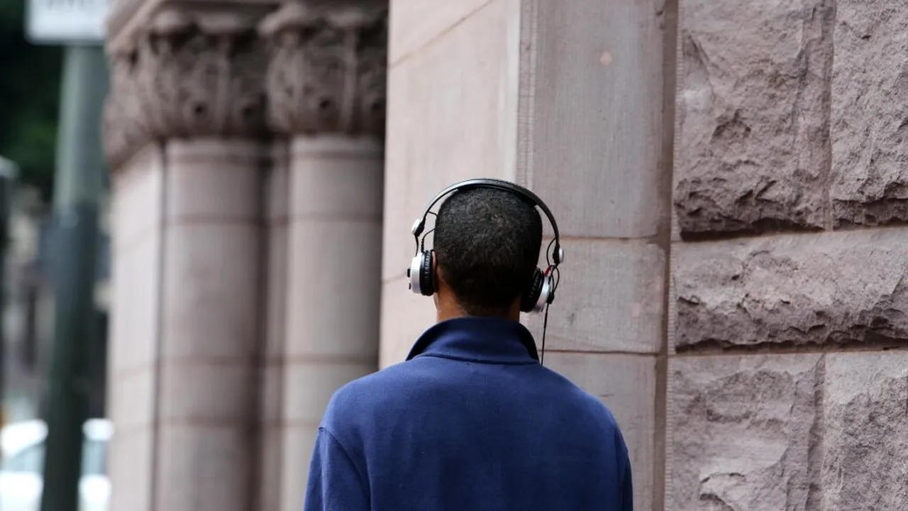 Căștile care citesc gânduri. O companie vrea să lanseze produsul care captează semnalele creierului