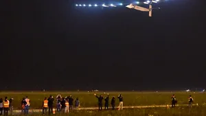 Avionul Solar Impulse 2 a doborât recordul mondial pentru un zbor solo fără escală - VIDEO