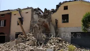 Cutremurele de marţi din Italia: Şaisprezece persoane au murit şi alte 350 au fost rănite