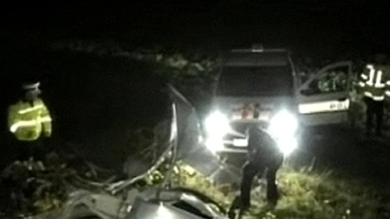 Cinci tineri morţi după ce maşina în care se aflau a lovit un copac - VIDEO
