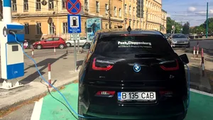 FOTO Staţie de încărcare pentru maşini electrice, pe domeniul public din Timişoara