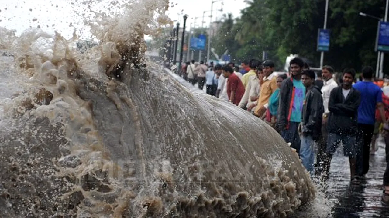 Cel puţin 221 de morţi în urma inundaţiilor şi alunecărilor de teren din India