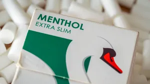 Începând cu 20 mai nu vei mai putea cumpăra ţigări mentolate în România. De ce au fost interzise ţigările cu arome
