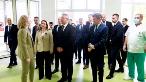 Ciucă: Infrastructura spitalicească din România are nevoie de investiţii şi de dotări 