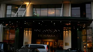 Directorul financiar al firmei care administează hotelul Marriott, cercetat sub control judiciar