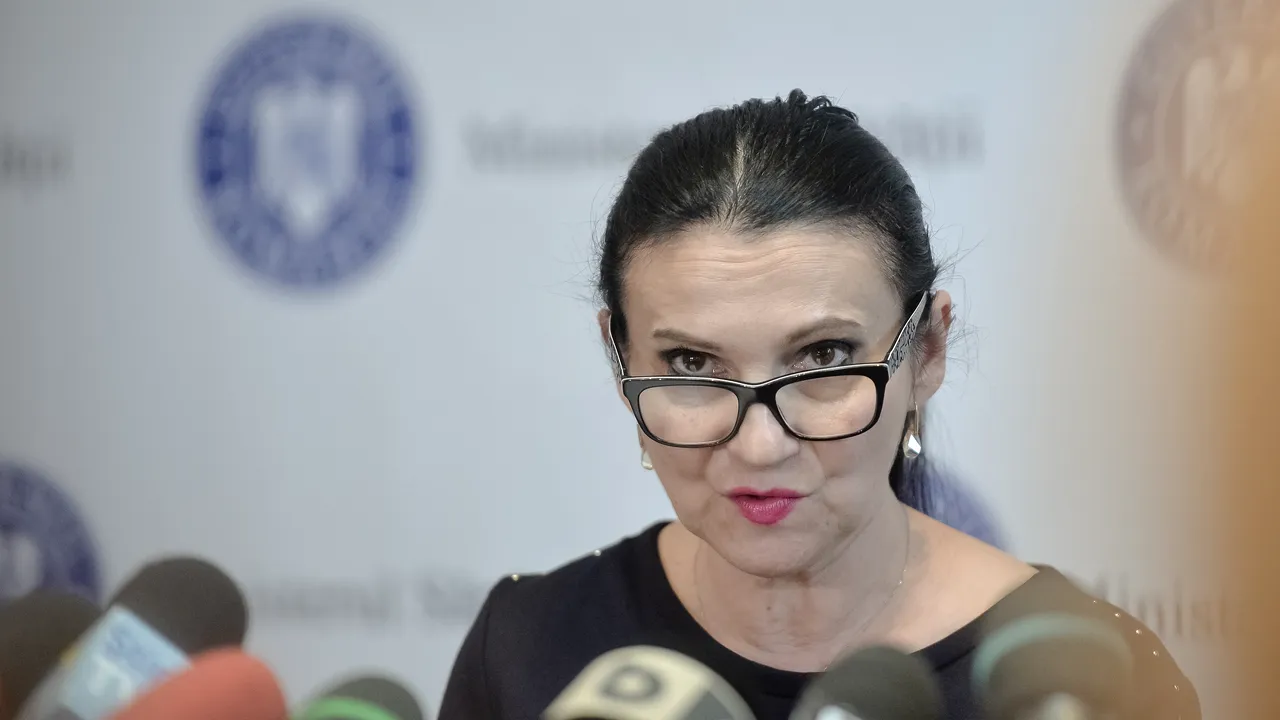 Ministrul Pintea, îngrijorată de situaţia lui Mihai Constantinescu: E în stare foarte gravă. Azi-noapte a repetat stopul