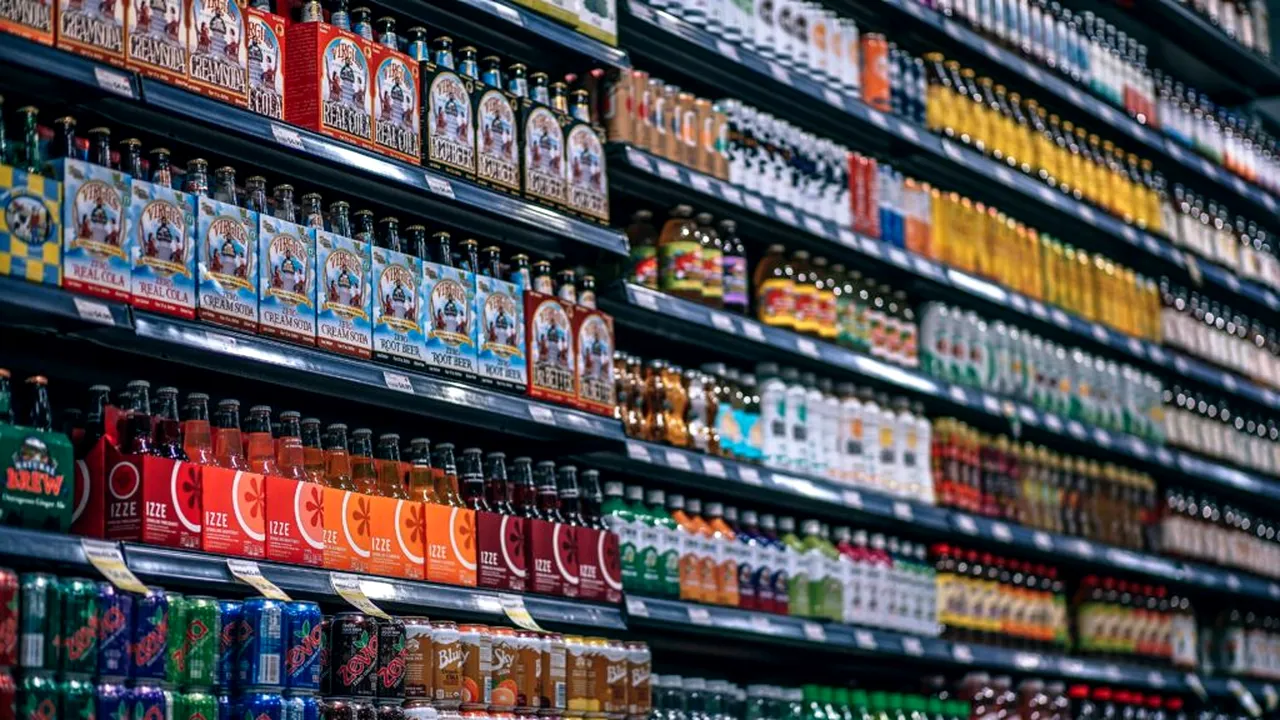 Ce a pățit un bărbat după ce a băut sucul cumpărat dintr-un supermarket
