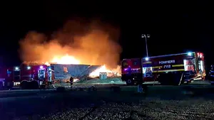 Incendiu puternic la un operator economic din Prahova