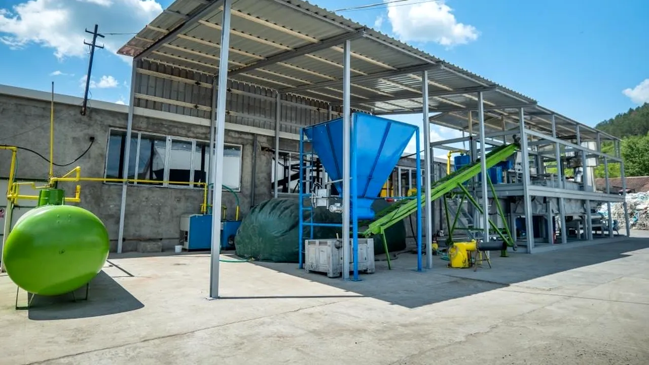 Clujul tratează, prin dezintegrare moleculară, deşeurile: transformă gunoiul în energie curată